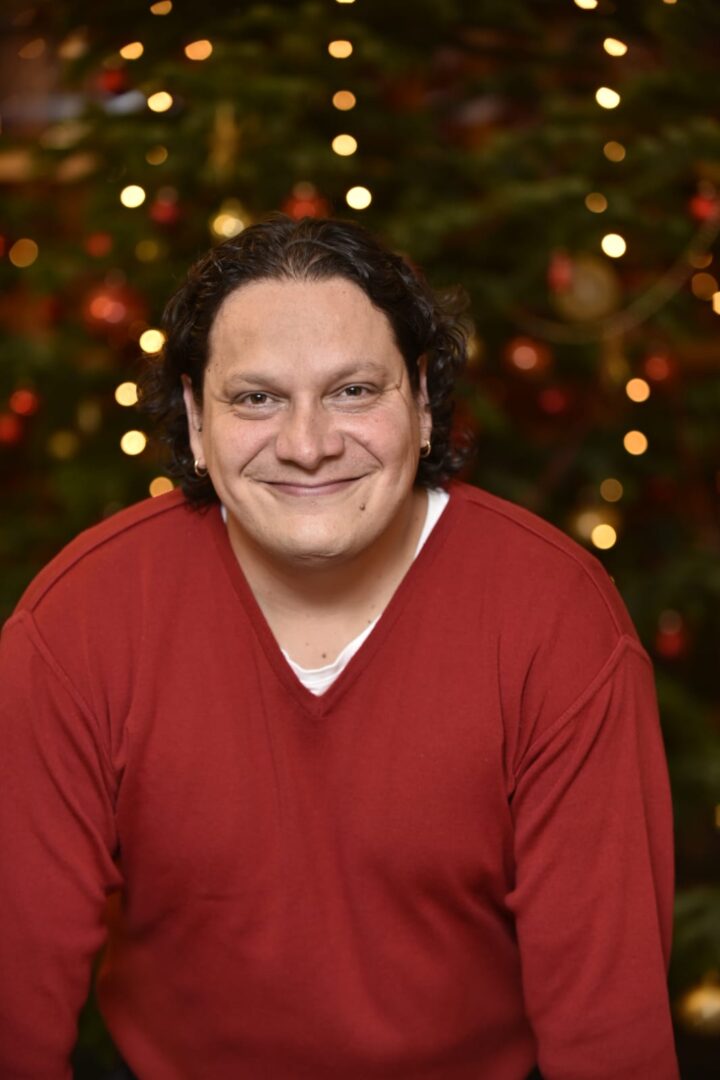 Ricardo Weihnachtsbaum Fröhliches Mädchen beim Geigenspiel
